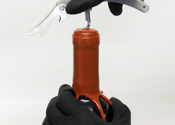 ボトルシーリングワックス（蝋キャップ・ワックスキャップ）はソムリエナイフとワインオープナーを使用しそのまま開栓